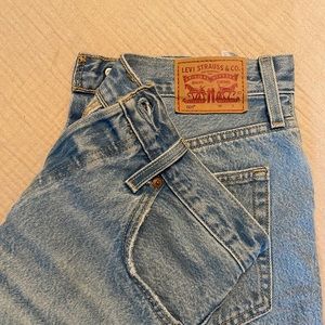 light denim Levi shorts